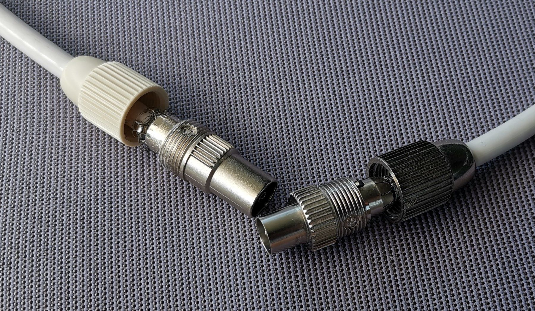 Unità & Adattatore: Koax-Set, Stecker / Kupplung klemmbar – Usato da Genève venduto da Somethingwicked 2
