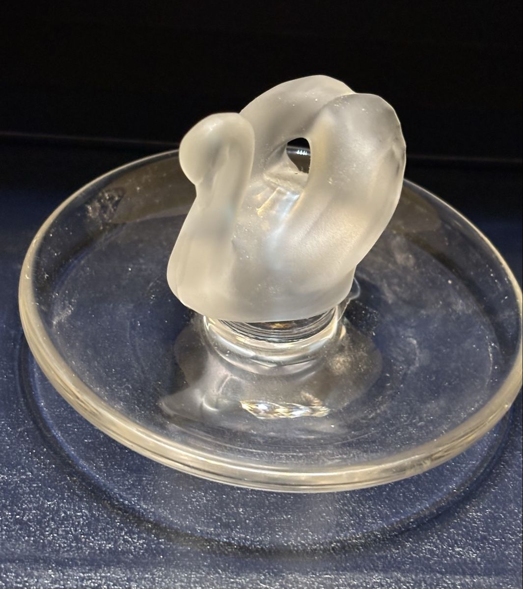 Lalique Figuren: LALIQUE SCHWAN FIGUR AUF UNTERTELLER – Neu (gemäss Beschreibung) aus Adlikon b.Regensdorf von Crystaldragon09