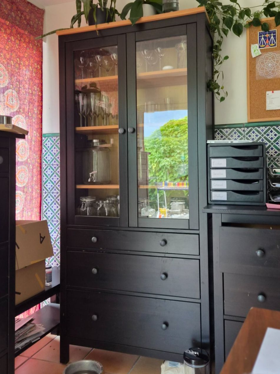 Ikea Vetrine: Ikea Hemnes Vitrine Schwarz – Usato da Aarburg venduto da Natmaas98 1