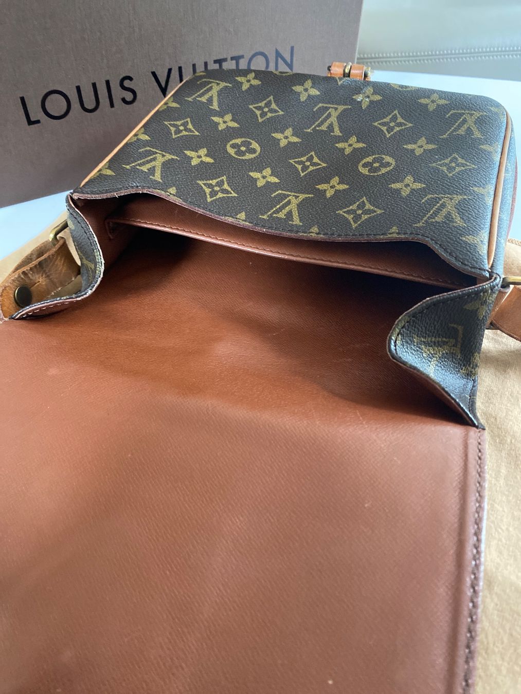 Louis Vuitton Taschen für Damen: Louis Vuitton Cartouchiere Crossbody Medium Monogram Canvas – Gebraucht aus Aarau von tschitta03 2