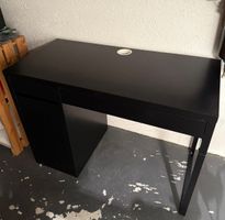 Schwarzer Tisch (105 x 50)