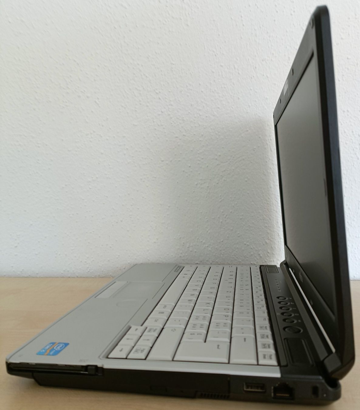 Fujitsu Notebook: Laptop Fujitsu, i5, SSD, Windows 11 Pro, Office 2024 Pro – Usato da Niedergösgen venduto da elv_kv8j 1