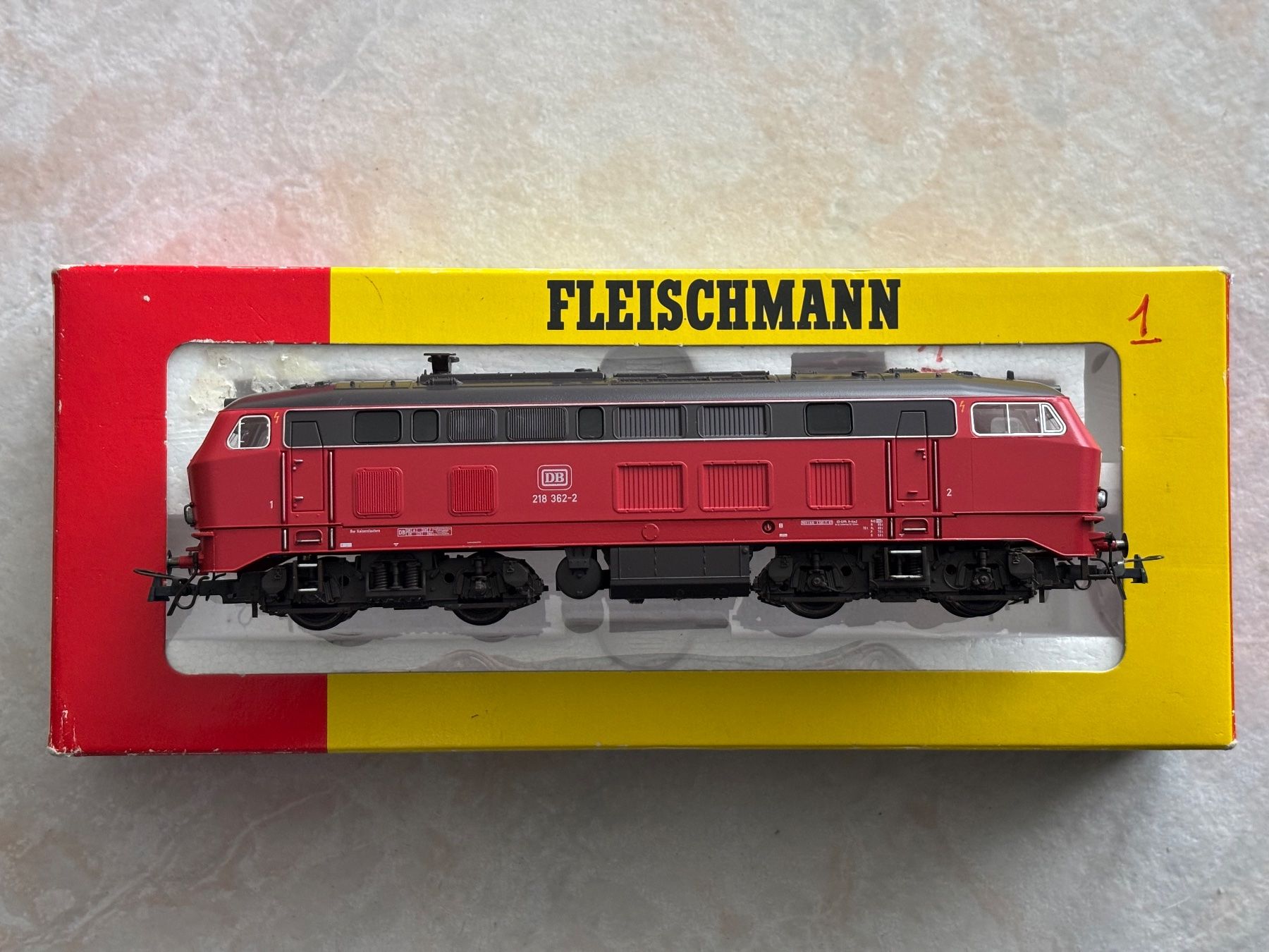 Fleischmann Modelleisenbahnen: Fleischmann 4237 loc diese BR218 rouge = – Gebraucht aus Hauterive NE von eriamch 2