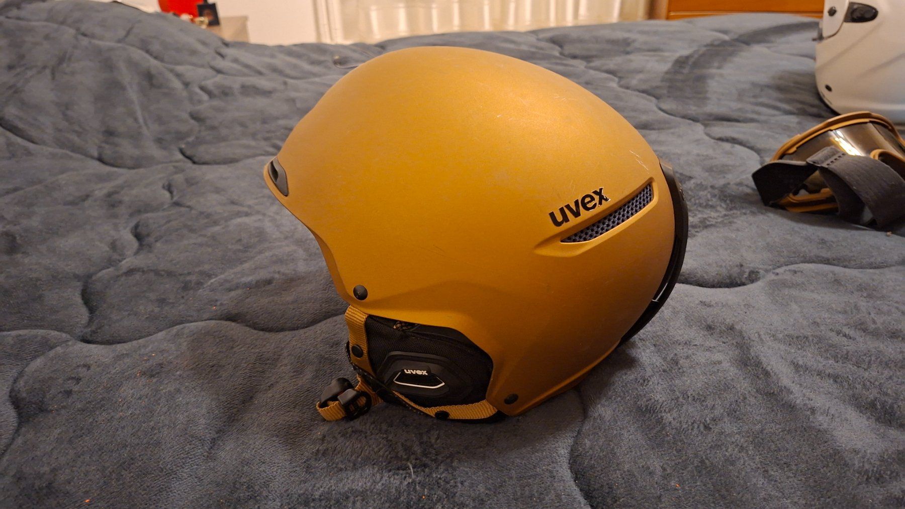 Uvex Caschi: Casco sci Uvex + maschera Uvex – Usato da Riva San Vitale venduto da Stekri 3