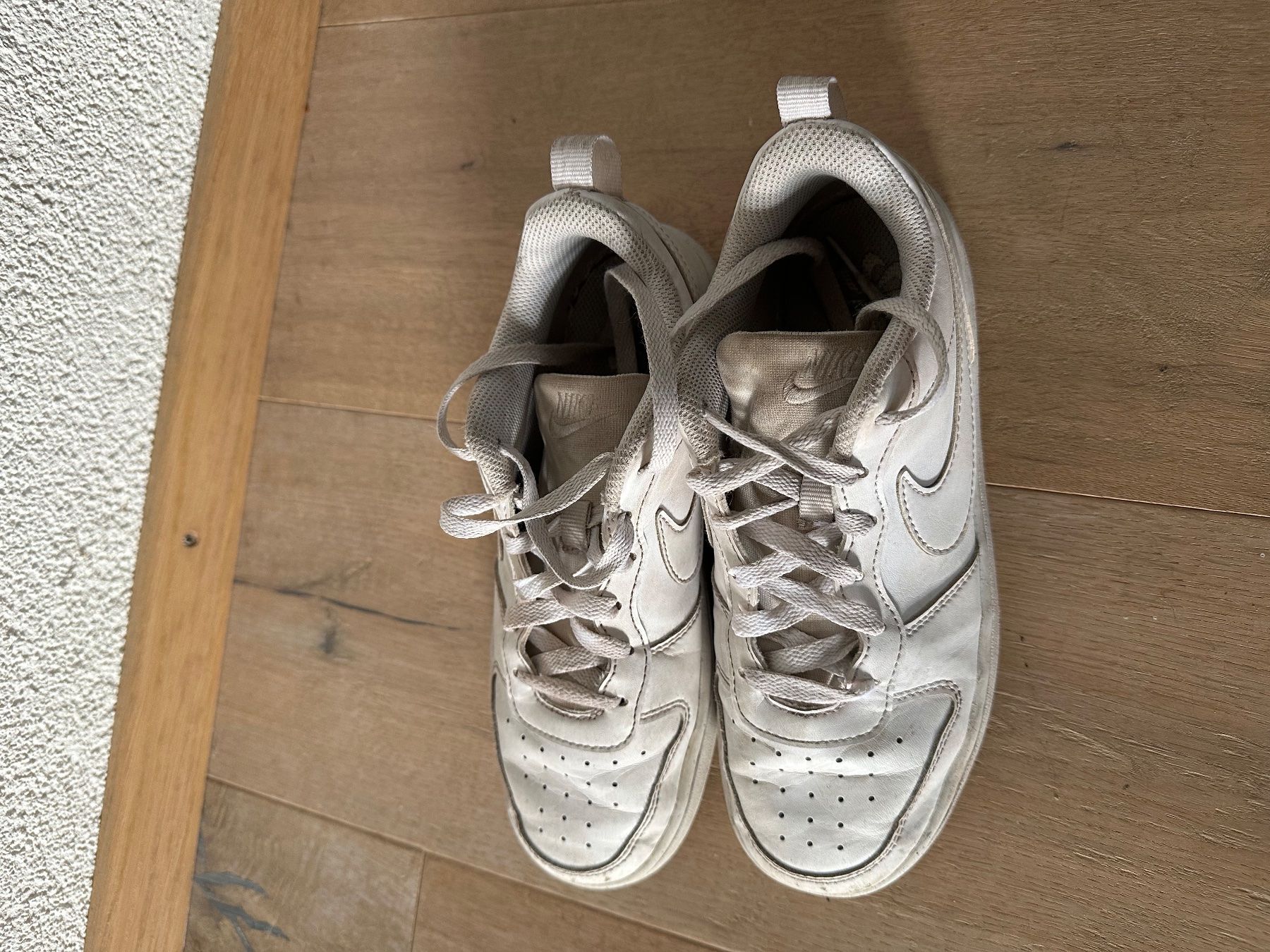 Nike Scarpe da uomo: Nike Schuhe weiss Gr. 37,5 – Usato da Bassersdorf venduto da Tscheni3 5