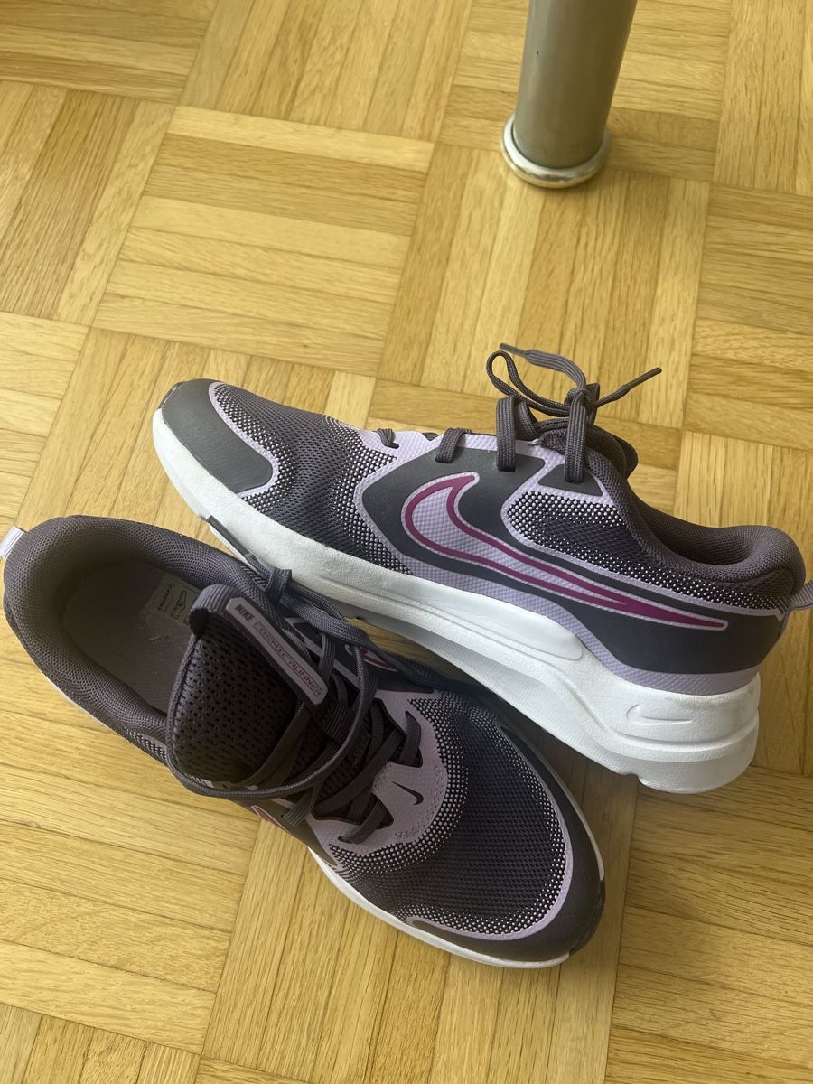 Nike Damenschuhe: Nike Damen Laufschuhe lila/grau – Neu und originalverpackt aus Oftringen von natibjk