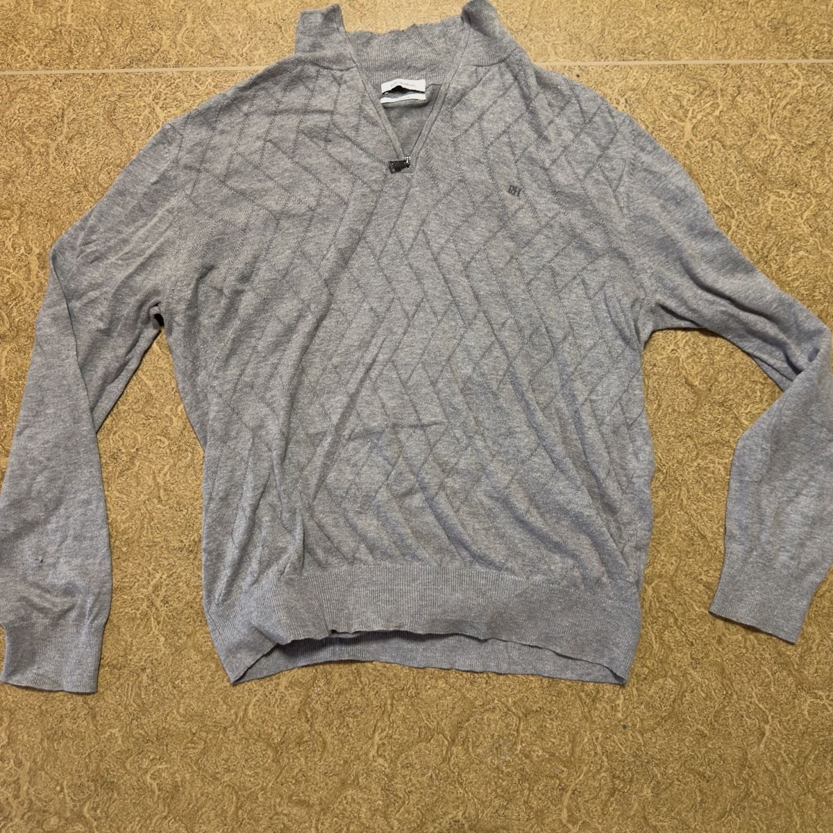 Maglioni & Felpe: Men's Light Grey Pullover Sweater - Perfect for Autumn! – Usato da Bülach venduto da Agixs.
