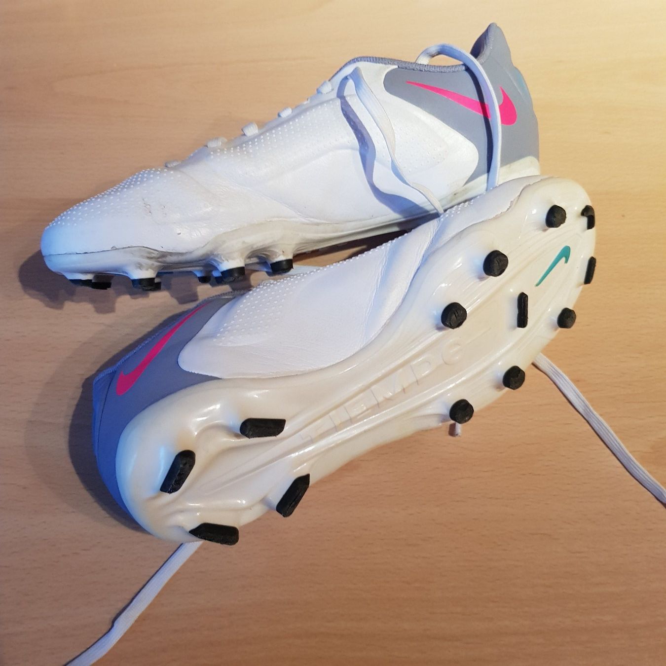 Nike Schuhe für Jungen: Fussballschuhe Nike 36.5 – Gebraucht aus Rothenfluh von Sawi80 6