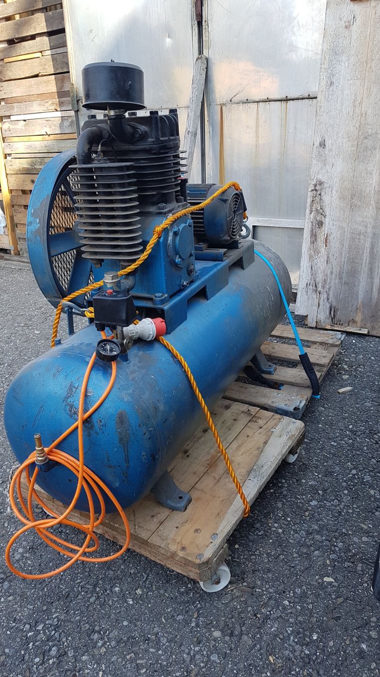 Compresseurs: COMPRESSOR 380V – D'occasion à Biel / bienne par Sarouch9 2