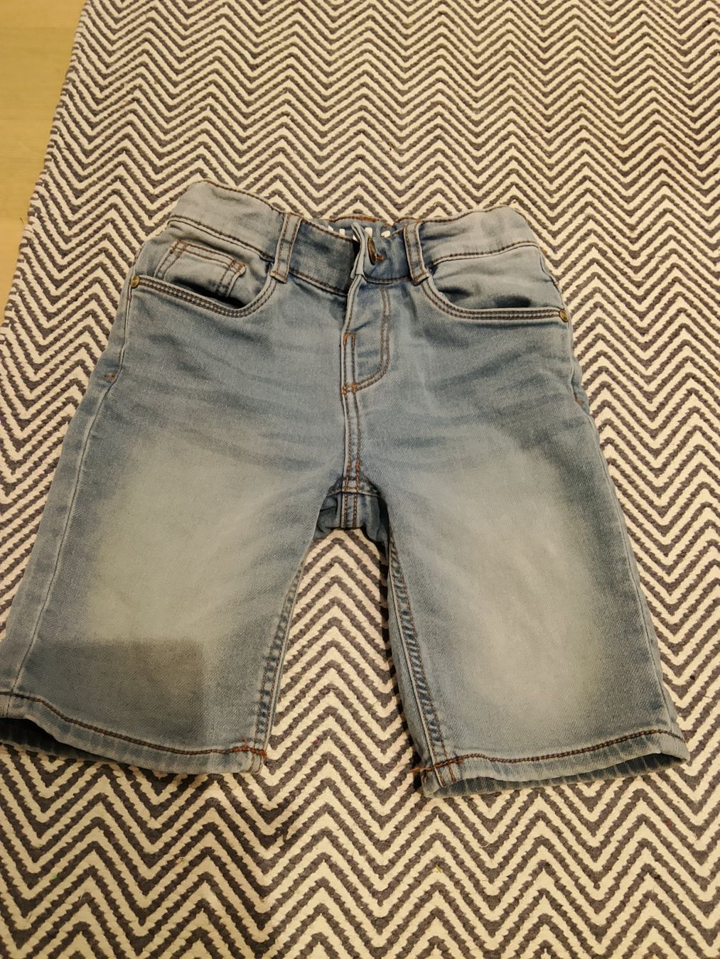 Hosen: Jeans Shorts Kinder Grösse 128 – Gebraucht aus Bellikon von MellonCollieMitTwint