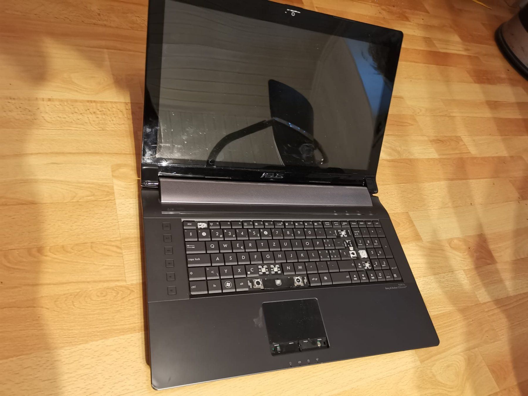 Asus Notebook: ASUS N73J i7 17.30" - Defekt! – Difettoso da St. Margarethen TG venduto da Mac-PC 2
