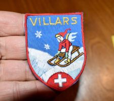 VINTAGE Badge VILLARS nos ST. GALLER STICKEREI rodel