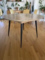runder Holztisch