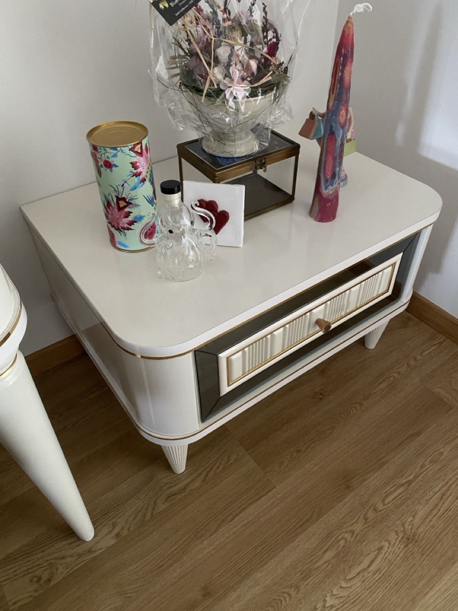 Comodini: 2 elegante Nachtische – Usato da Winterthur venduto da mar_h9p2 2