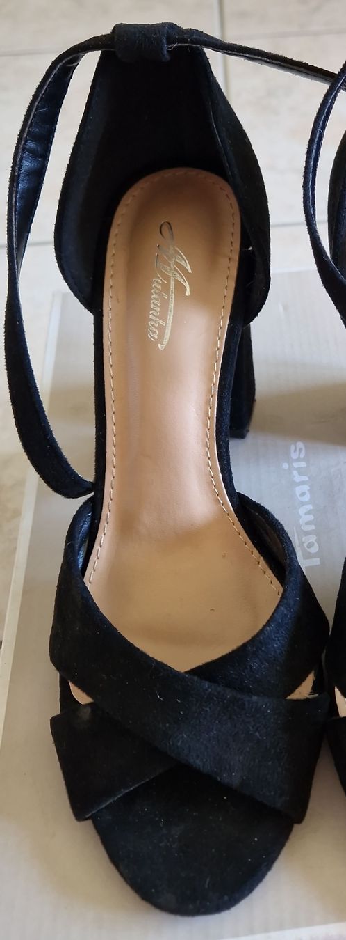 Scarpe da donna: Sandales noires Tamaris talon bloc  – Usato da Montana venduto da cla_p9mg