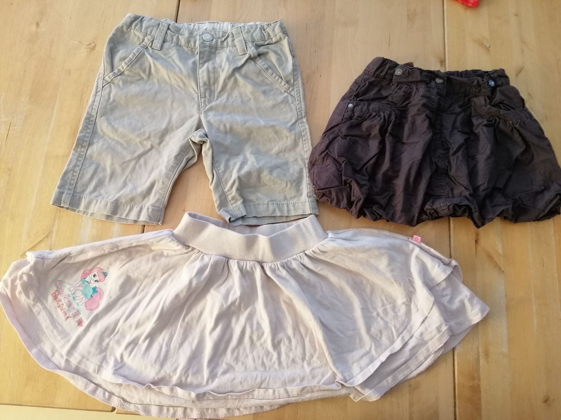 Lotti & Set di vestiti: 1 lot de 7 habits taille 110 – Usato da Attalens venduto da frakimir 2