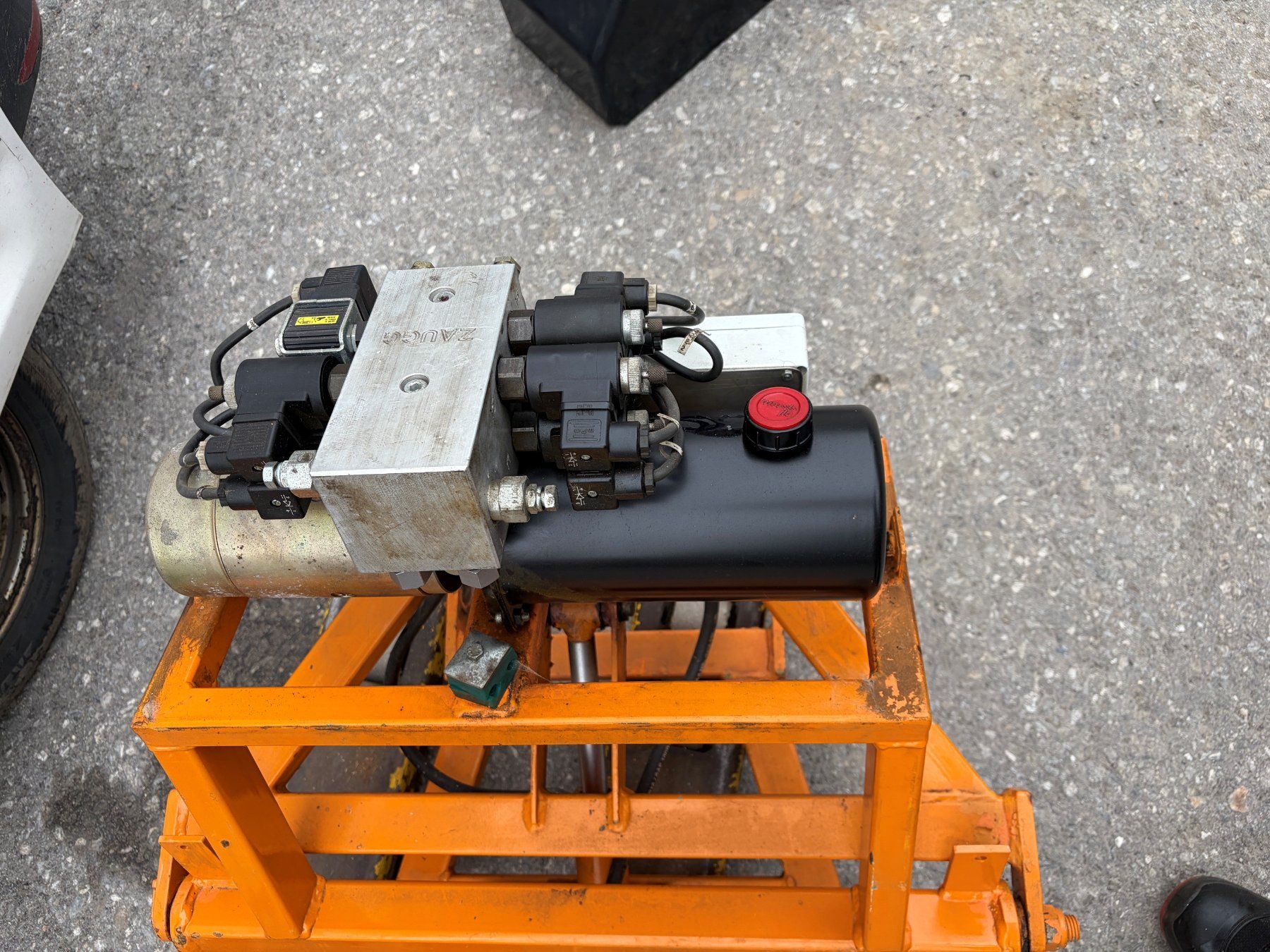 Zaugg Tutte le macchine: Zaugg elektro hydraulische Einheit – Usato da Adelboden venduto da allroundgarage 1