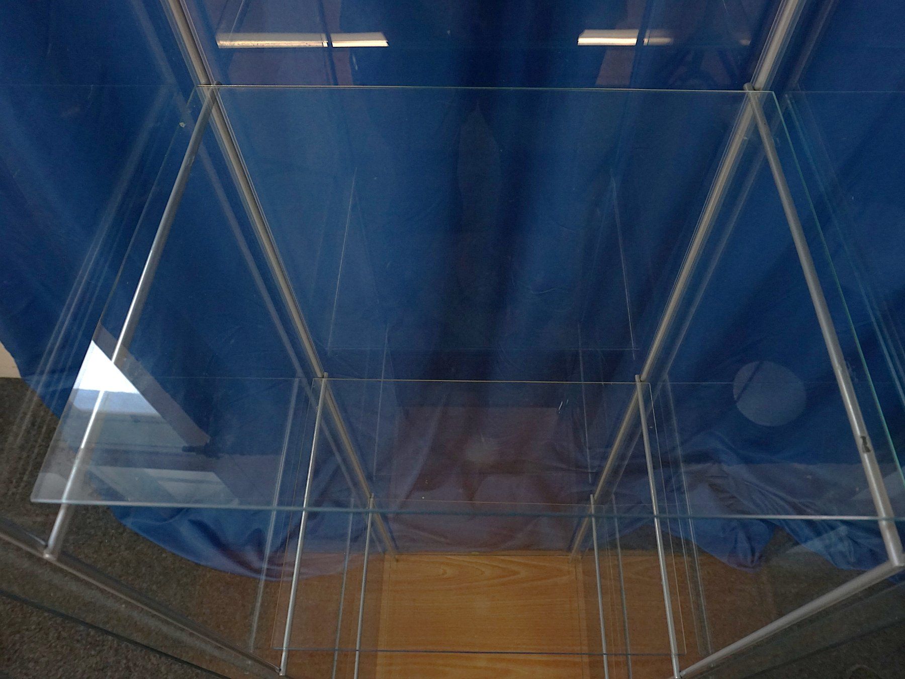 Vitrinen: Glas Vitrine – Gebraucht aus Pratteln von Restwert_Pratteln 2