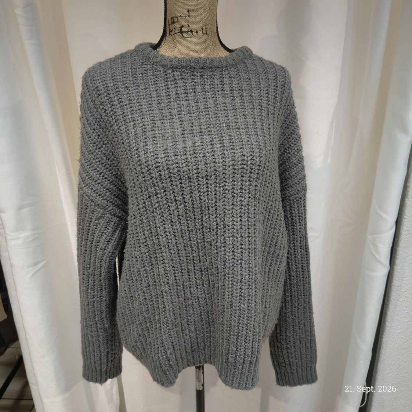 Maglioni & Felpe: Strickpullover grob grau Rundhals – Usato da Emmetten venduto da SecondhandSiska