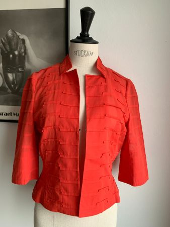 AKRIS: Neu/ungetragen - Exklusives rotes Jäcklein, 36