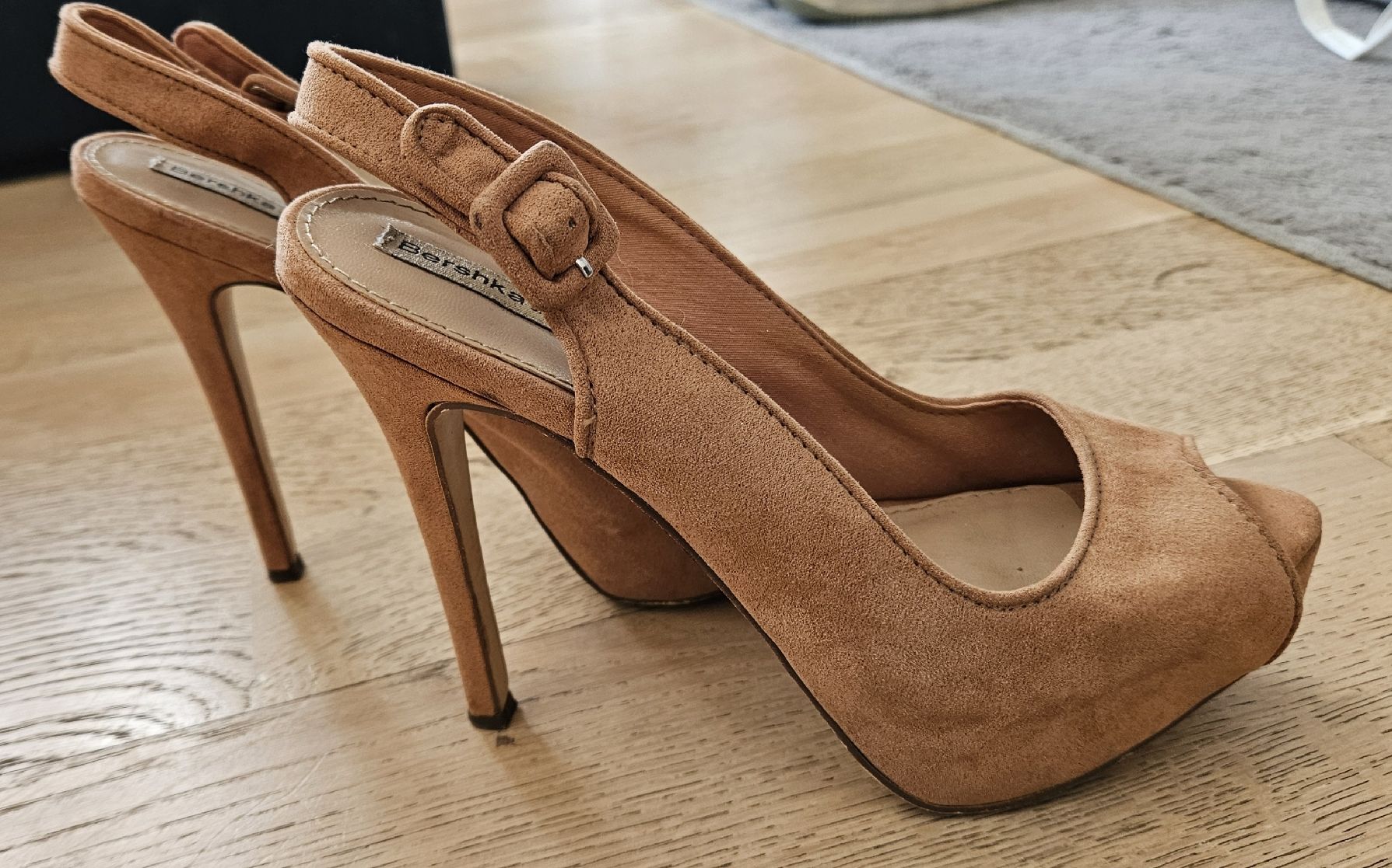 Bershka Scarpe da donna: Escarpins Bershka taille 37 – Usato da Founex venduto da Ana_2412 1