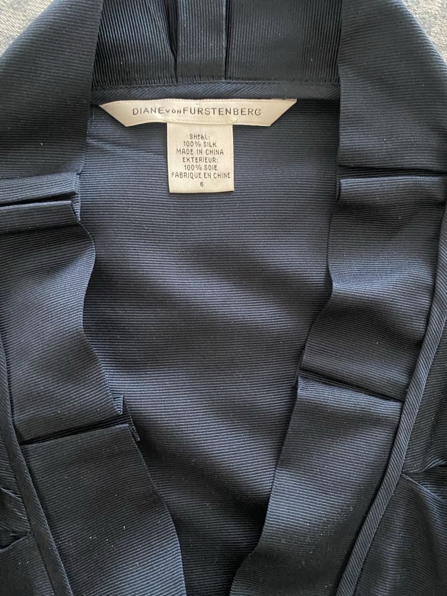 Vestiti: Diane von Furstenberg Silk Wrap Dress, Size Medium – Nuovo (secondo la descrizione) da Herrliberg venduto da non_5qdb 4