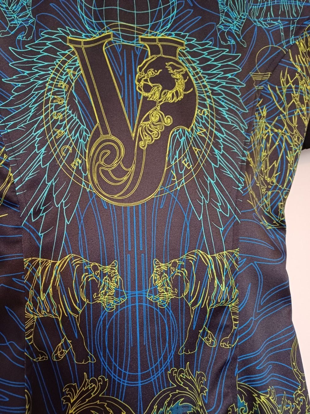 Versace Vestiti: Etuikleid Versace mit cut-out cocktail robe Gr 36 – Nuovo e nell'imballaggio originale da Zürich venduto da Zarzilla 2