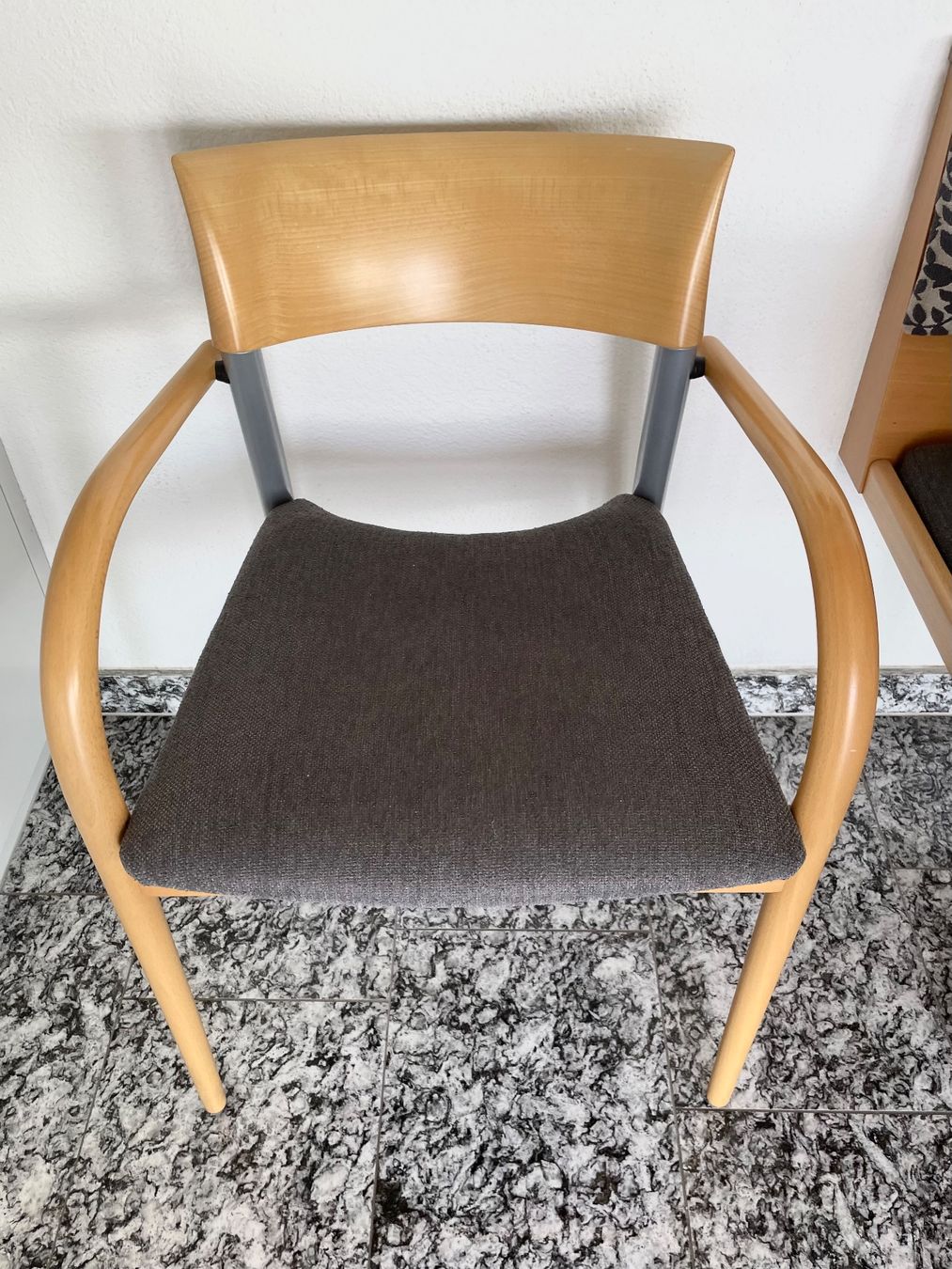 Set di tavolo e panche: Tisch mit 4 Stühlen & Eckbank (als Set oder einzeln) – Usato da Zürich venduto da gabibenz 1