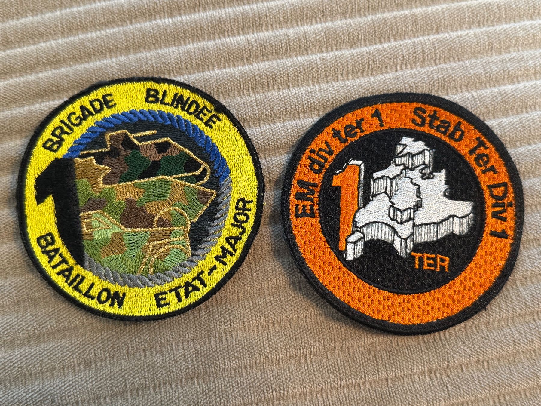 Schweizer Armee Placchette & Badge: 2 Badges A95 - Schweizer Armee – Usato da Brütten venduto da Hst1