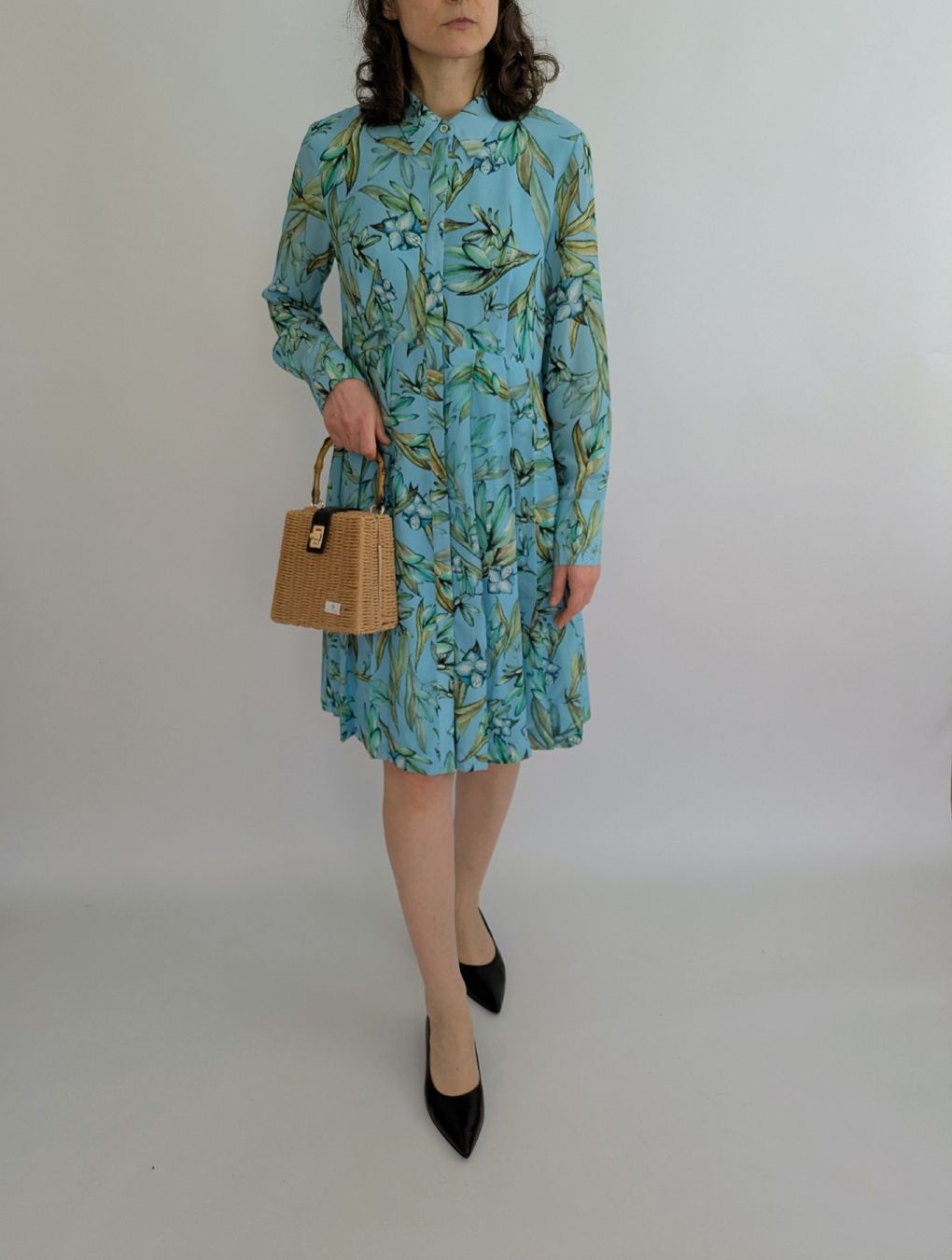 Kleider: Kleid Blumenmuster Hellblau Seide Grösse 38 – Gebraucht aus Rorschach von olg_5qq2