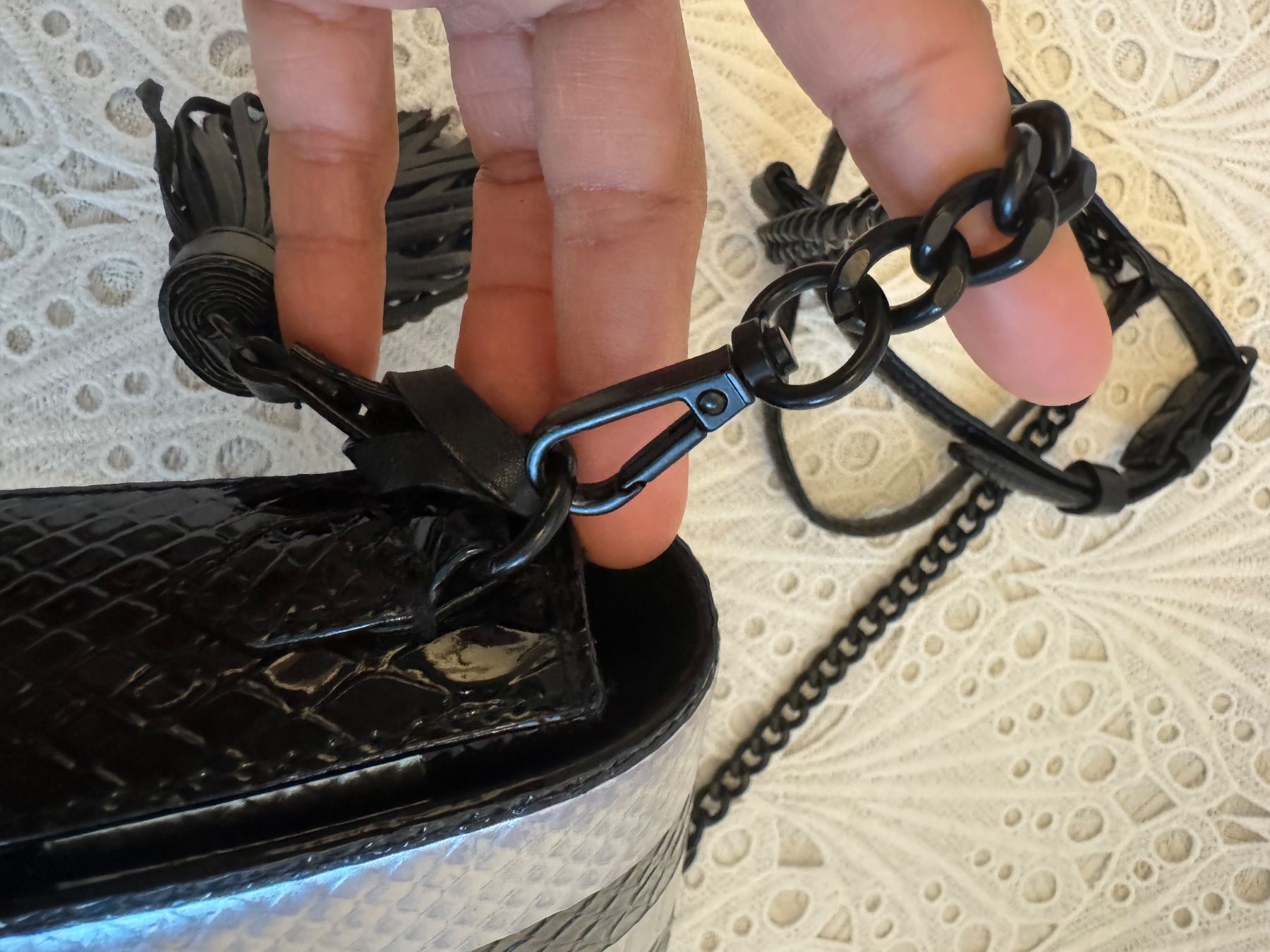 Victoria's Secret Borse da donna: Victoria's Secret Luxe Python Stripe Tasche Schwarz/Silber – Usato da Frenkendorf venduto da Style365 5