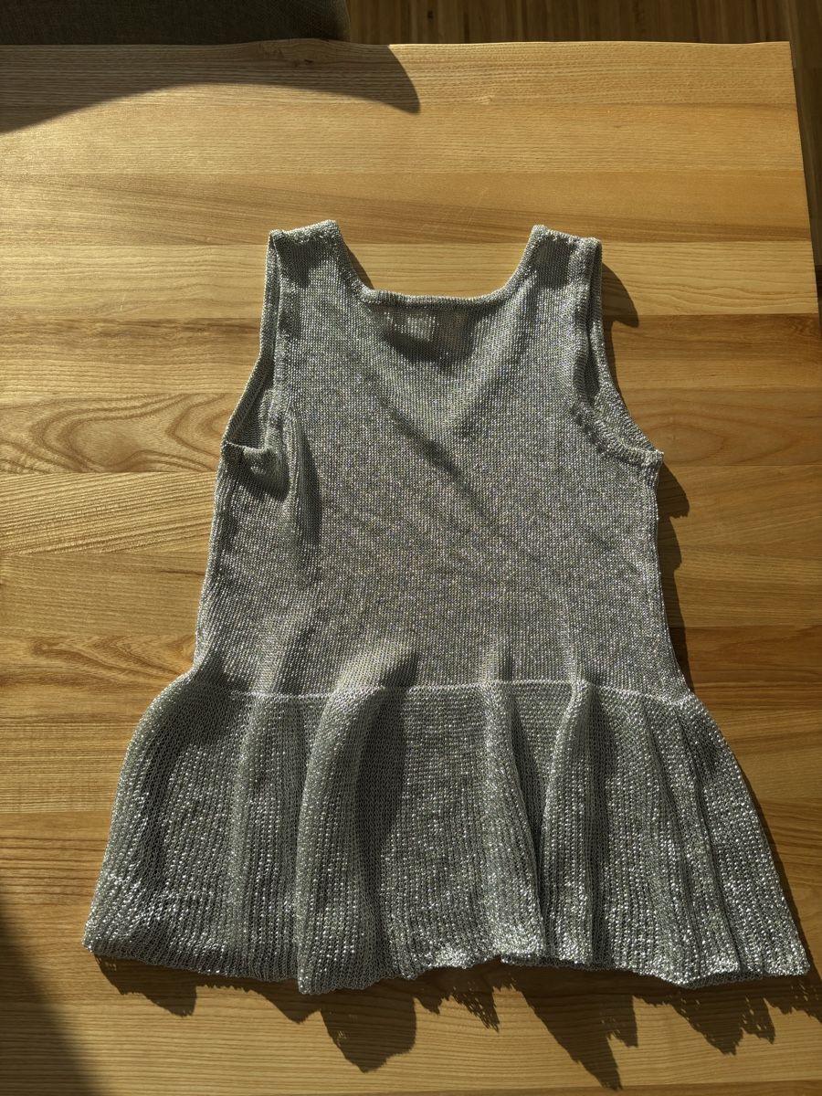 Nafnaf Top: NafNaf Sparkly Silver Top - Size S – Usato da Erlenbach ZH venduto da Ma.Pi 1
