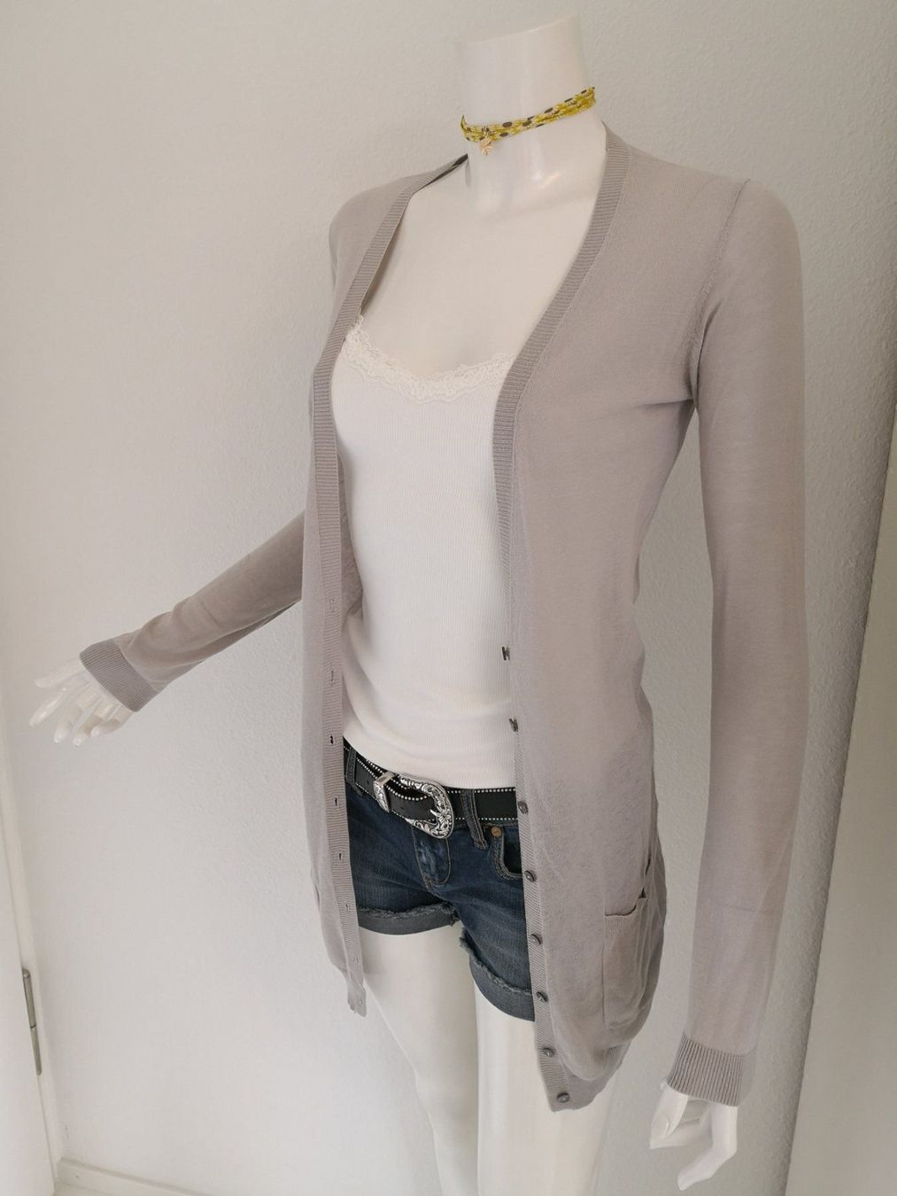 Mango Jacken: 🤩MANGO STRICK-JACKE HELLGRAU & PERLMUTT-KNÖPFE & ARMANI P. – Gebraucht aus Olten von Naja-Twins-Twins 5