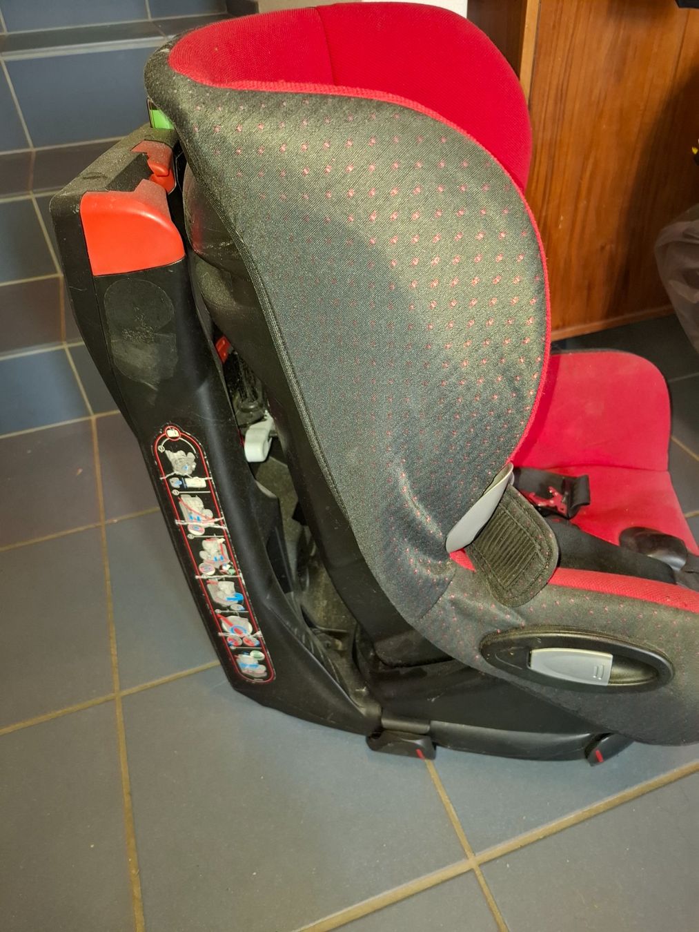 Maxi-Cosi Seggiolini per auto: Maxi-Cosi Autositz rot, gebraucht. – Usato da Rorschacherberg venduto da LUI1981 2