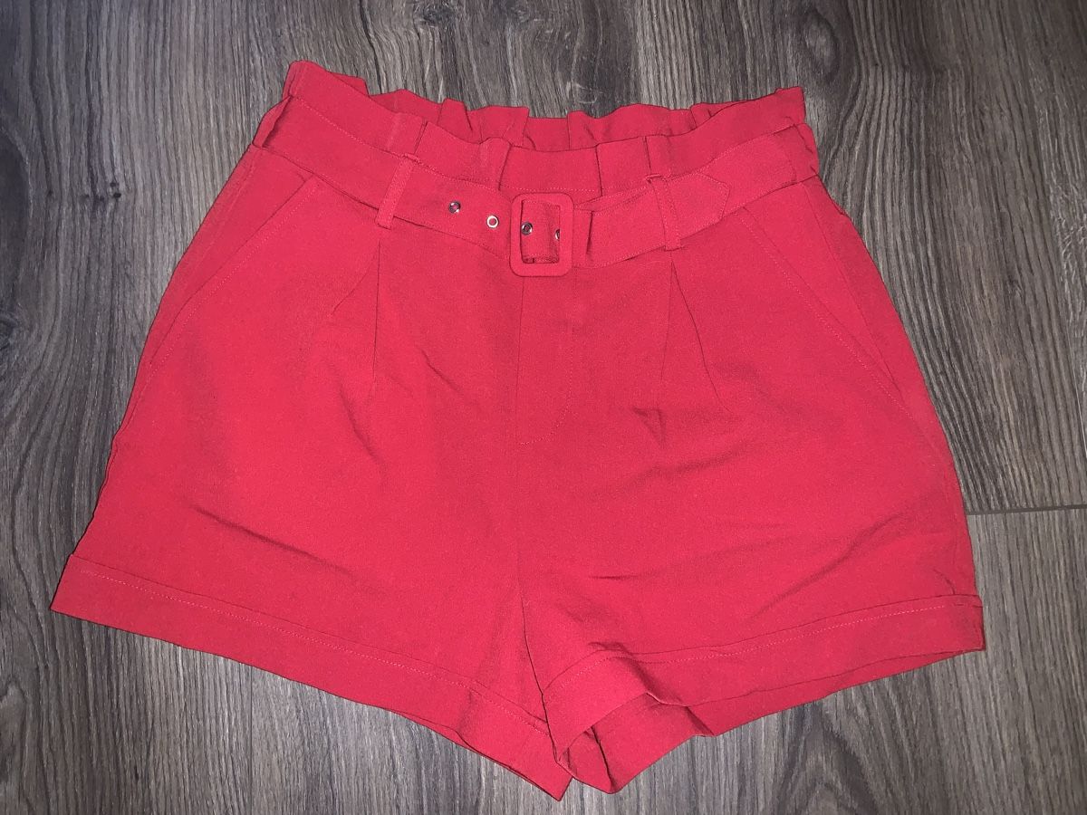 Tally Weijl Pantaloni: Rote Shorts Tally Weijl – Usato da Gondiswil venduto da lor_2rkz