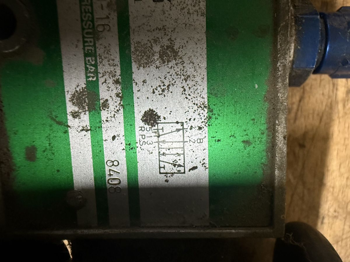 Tutte le macchine: Fusspedal WALTER Pneumatik – Usato da Dietlikon venduto da DIVO 5