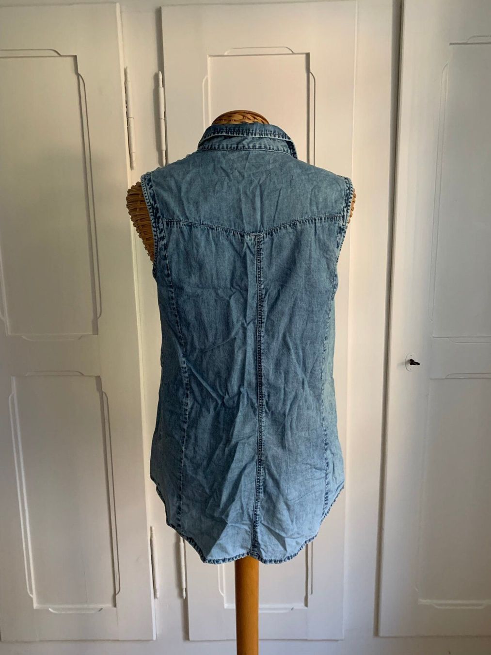 Camicette: Jeansbluse blau mit Nieten - S – Usato da Zürich venduto da Diazaio 2