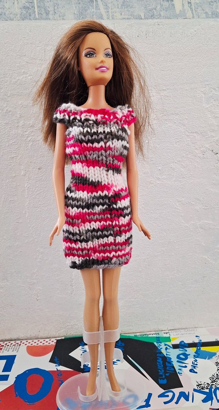 Bambole: Barbie Kleid, neu und handgestrickt. – Nuovo e nell'imballaggio originale da Zug venduto da Areta