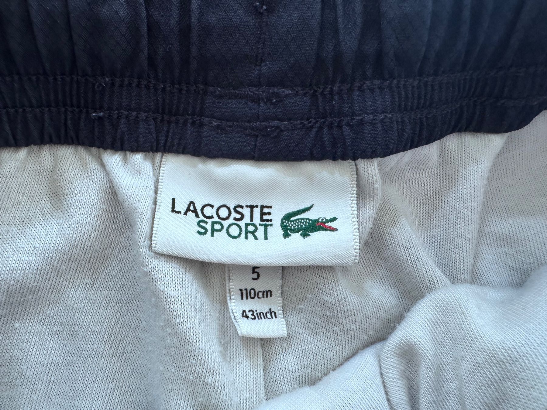 Lacoste Pantaloni: Lacoste Shorts, Gr. 110, Top Zustand – Usato da Meilen venduto da Antete 2