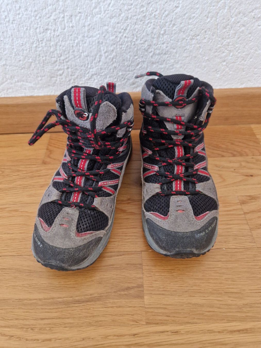 Mammut Scarpe da uomo: Robuste Mammut Wanderschuhe Gr. 32 – Usato da Buchs venduto da sonjaja 1