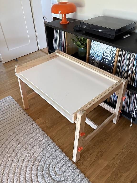 Tavoli: Ikea Flisat Kindertisch – Usato da Winterthur venduto da lyvine