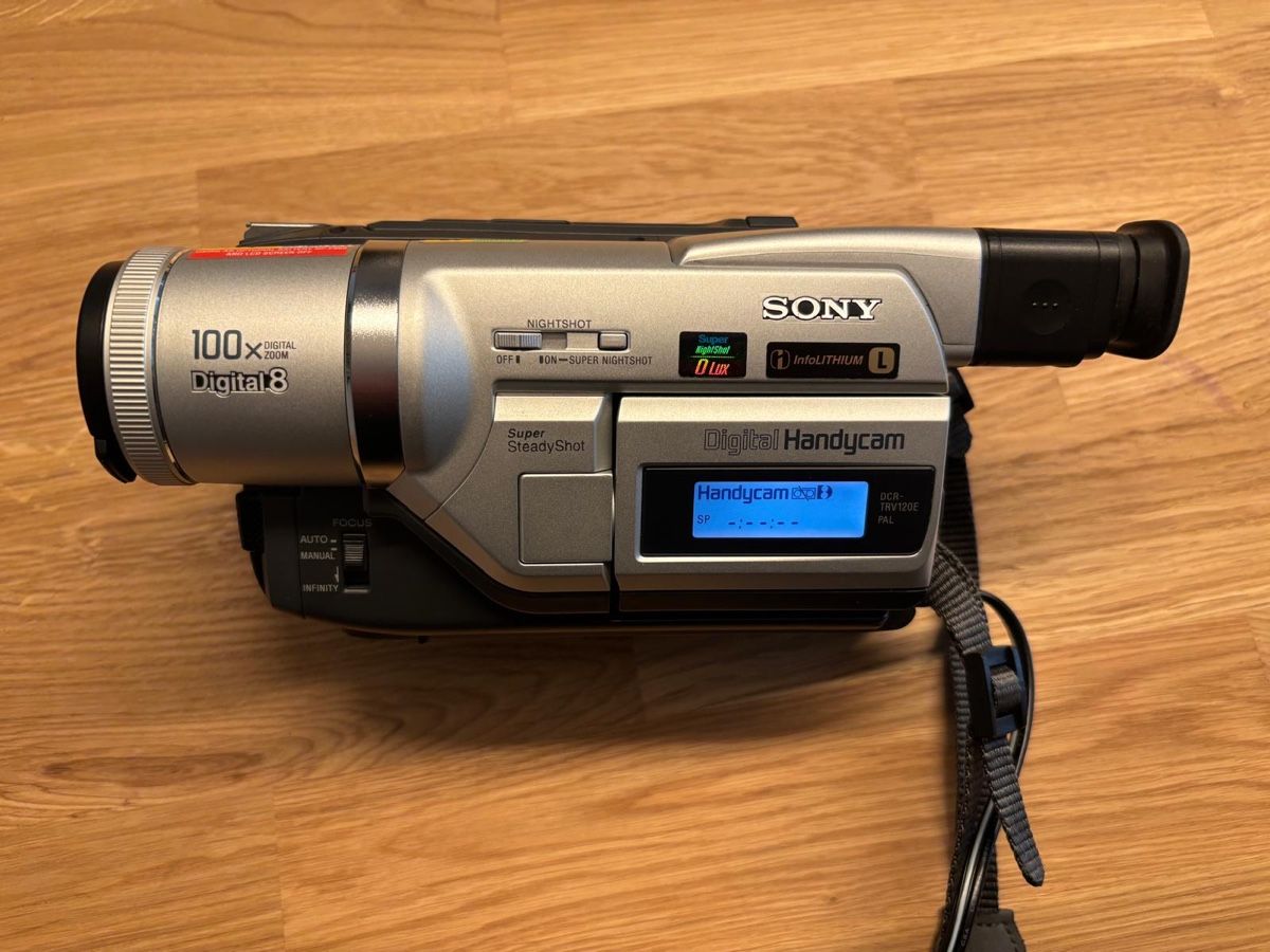 Sony Videocamere: SONY Digital Handycam, Digital 8 – Usato da Küttigen venduto da Gabrielle1607