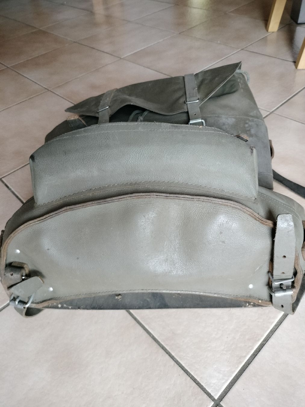 Schweizer Armee Zaini: Antiker Schweizer Armee Militär Rucksack – Usato da Schwanden Sigrisw venduto da len_9yqg 2