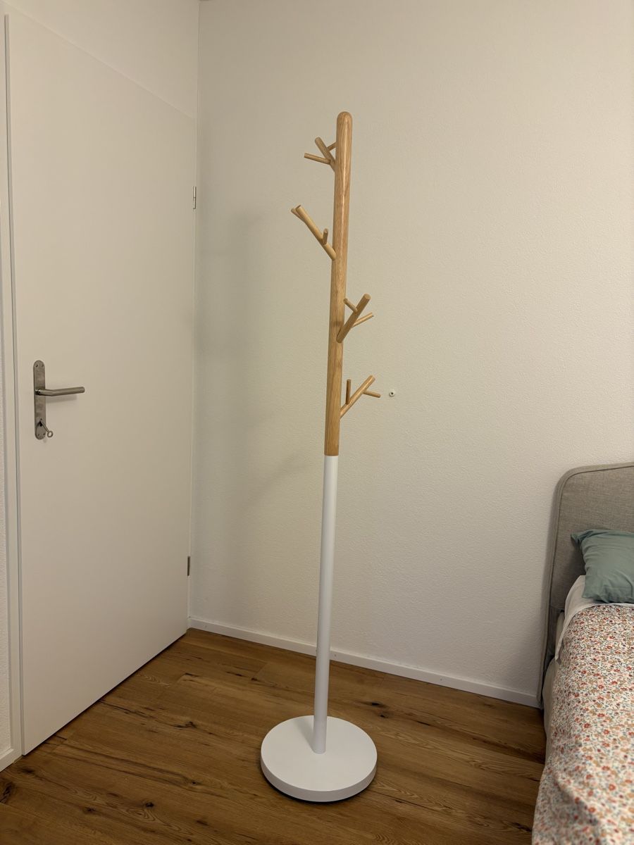 Appendiabiti: Appendiabiti a forma di albero in legno e bianco – Nuovo (secondo la descrizione) da St. Gallen venduto da giu_c7f6 1