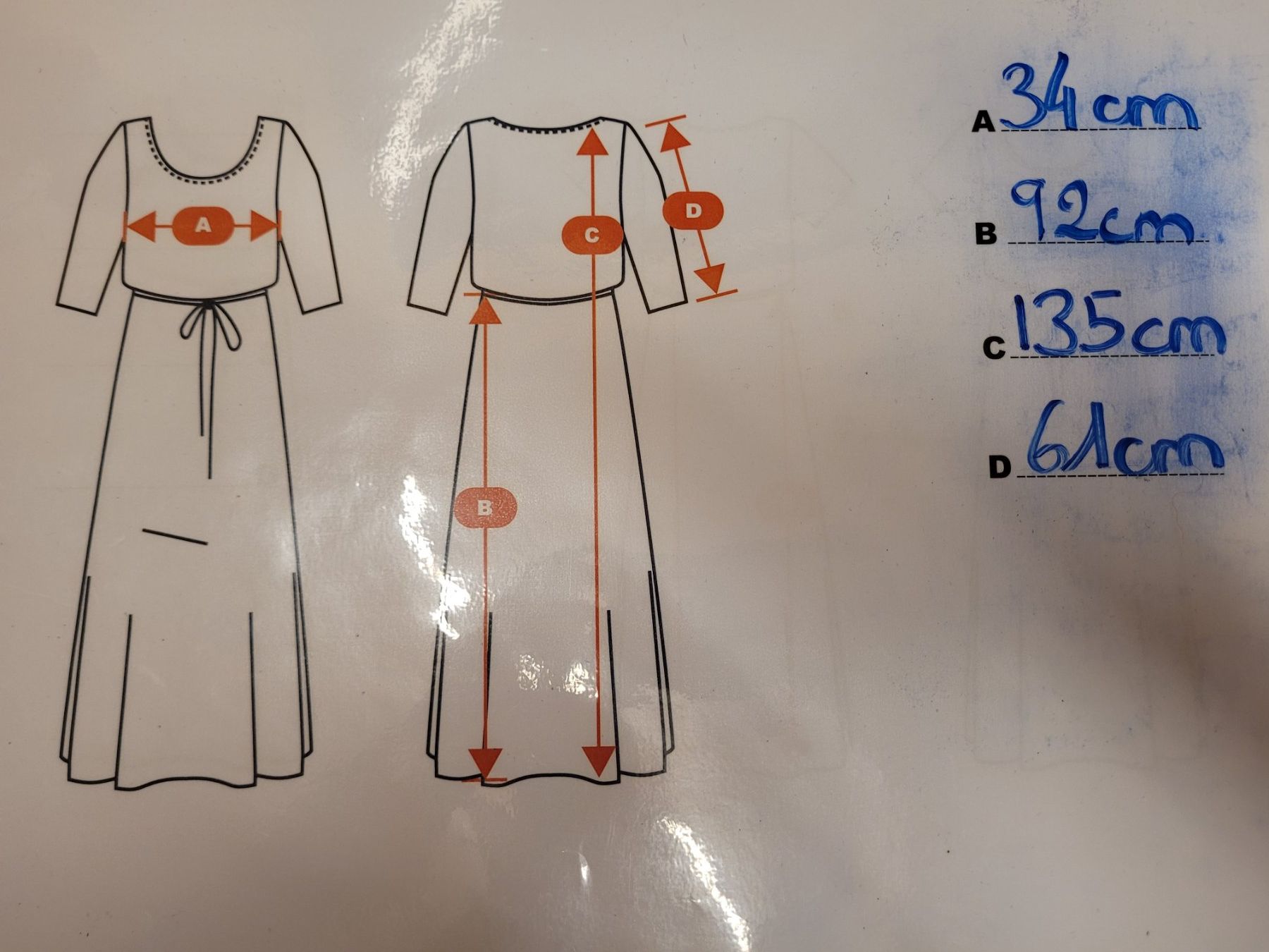 Shein Robes: SHEIN Robe noire à manches longues – D'occasion à Lausanne par PlusValue_Lausanne 2