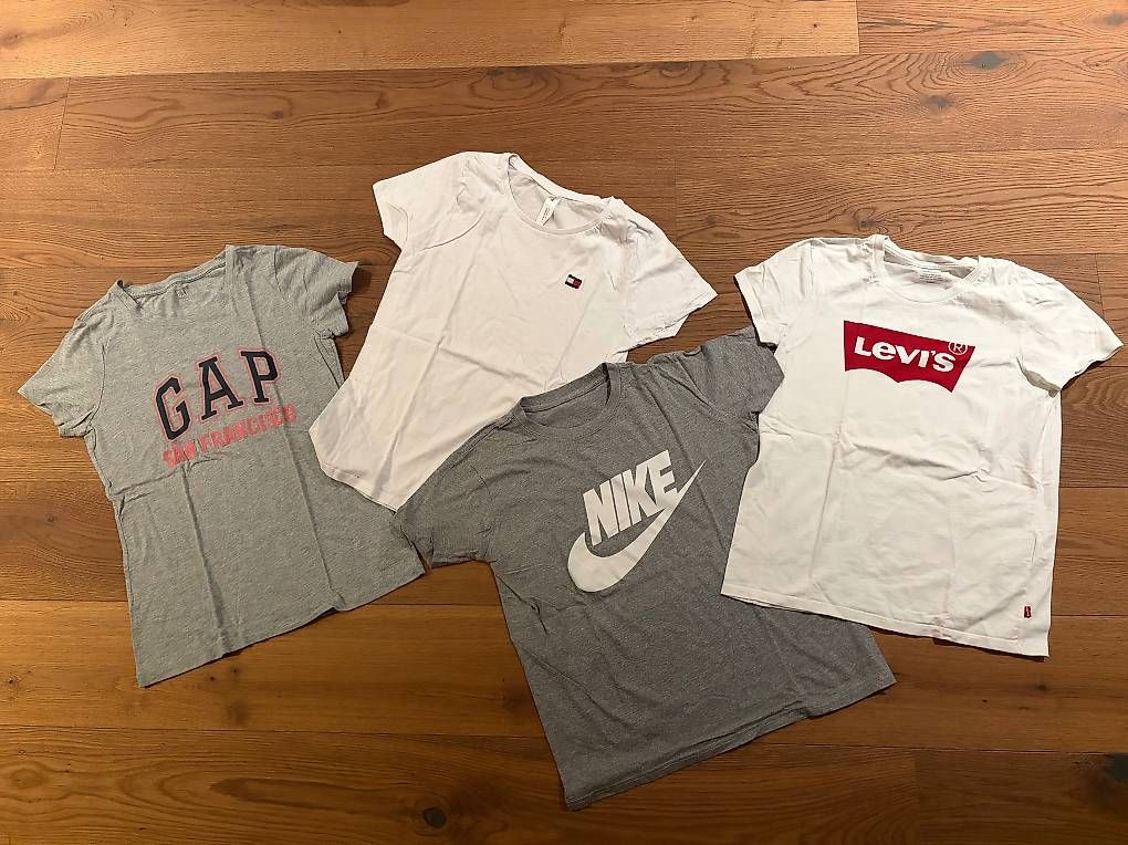 T-shirt: Diverse Shirts – Nuovo e nell'imballaggio originale da Oberdorf SO venduto da sel_wc6w