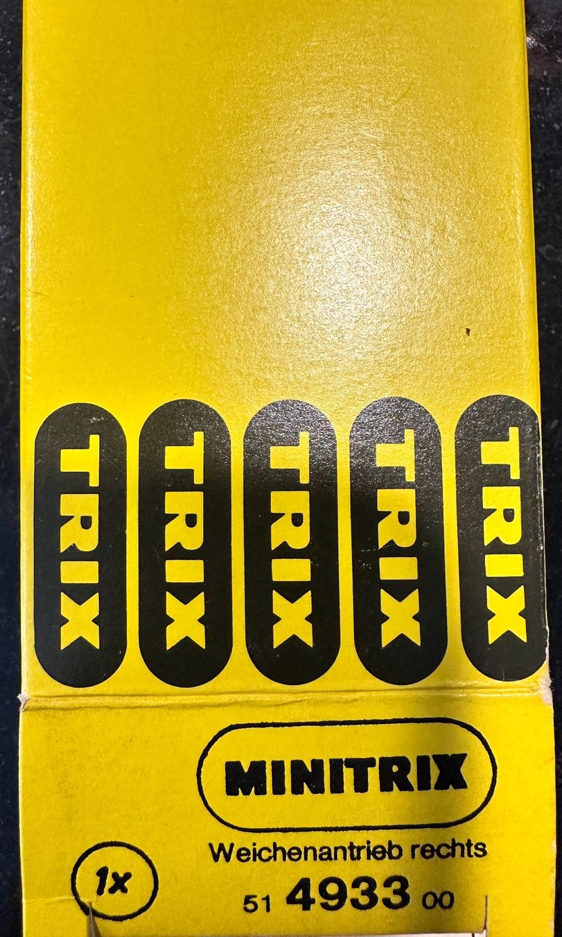 Trix Modellini di ferrovie: Minitrix 4933 Weichenantrieb rechts – Nuovo e nell'imballaggio originale da Burgdorf venduto da Gedora 1