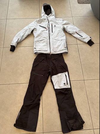 Neuwertige Jacke und Skihose von 46Nord, Grösse M