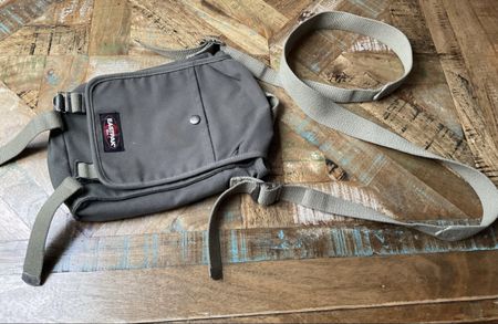 Eastpak Umhängetasche Vintage (militärgrün)