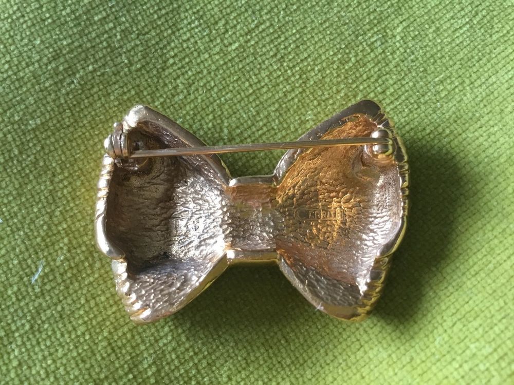 Broche Vintage Carita Paris - Bijou Ancien Et Élégant - Occasion